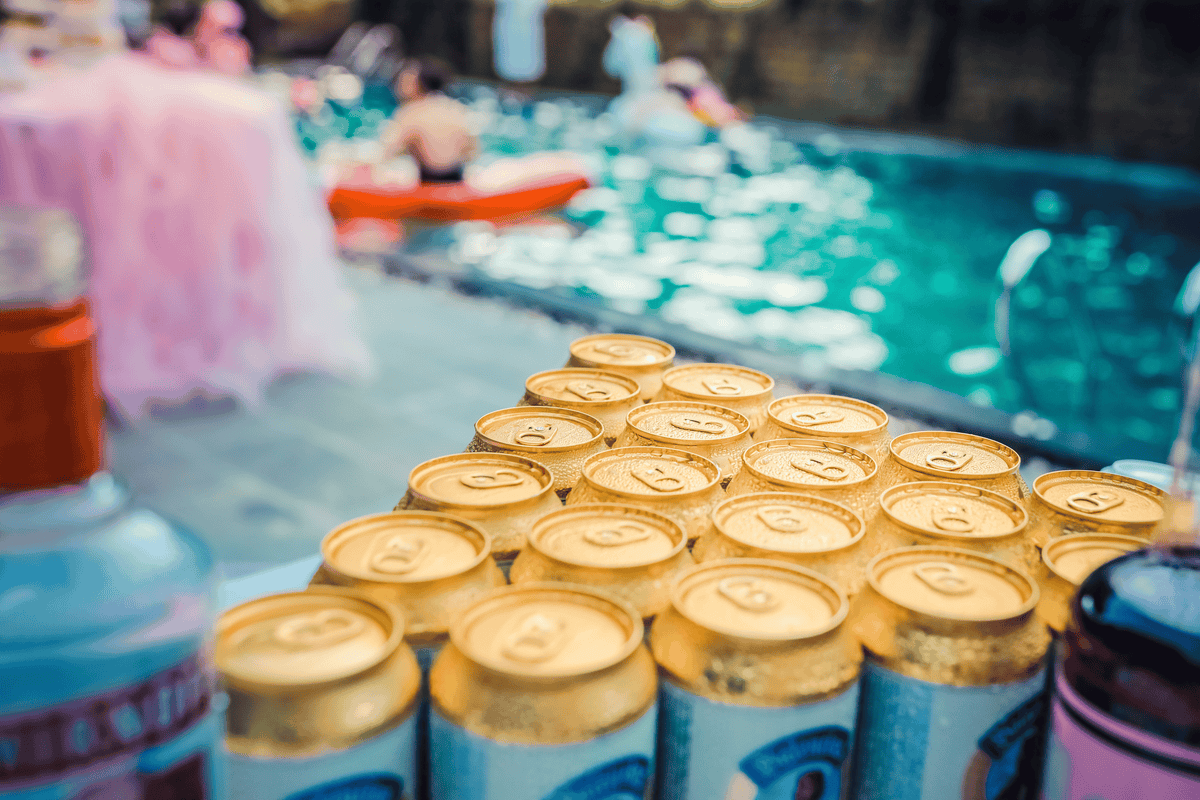 How to Throw a Pool Party? 5 Easy Steps to Do It - Anker US